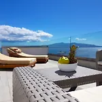 Artnest Boutique & Sarandë