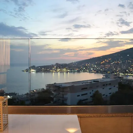 Hotel Artnest Luxury & 4*