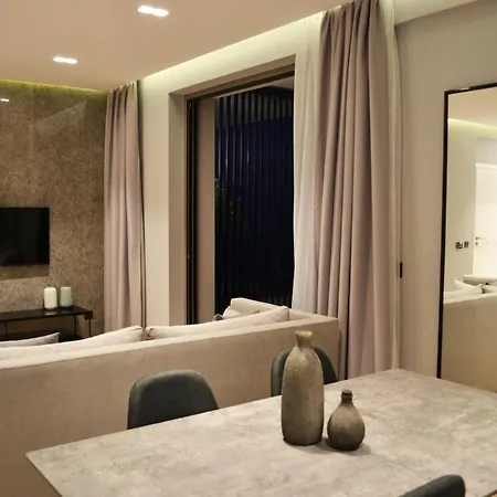 Artnest Luxury & 4* Σαράντα