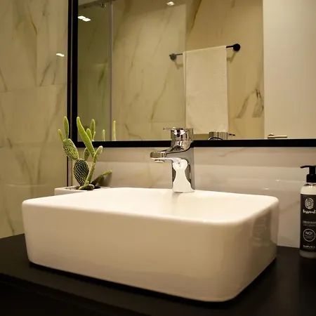 Отель Artnest Boutique Hotel & Suites Саранда