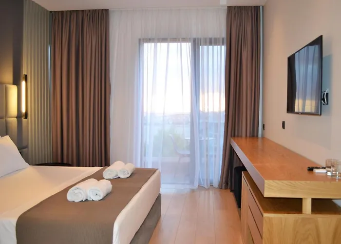 Artnest Boutique & 4*