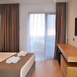 Artnest Boutique & 4*